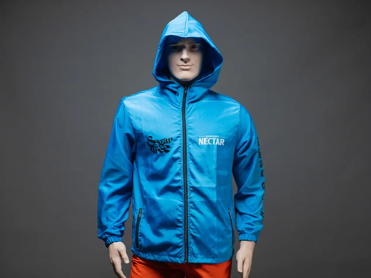 Chaquetas rompevientos para activaciones de marca de Aguardiente Néctar